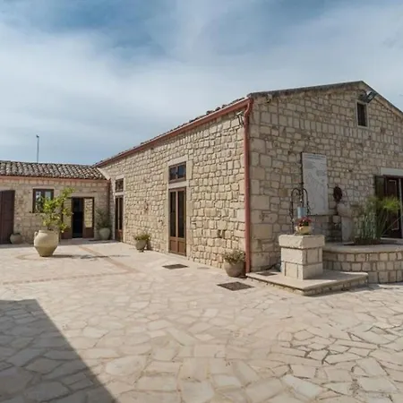 Chiaramonte *